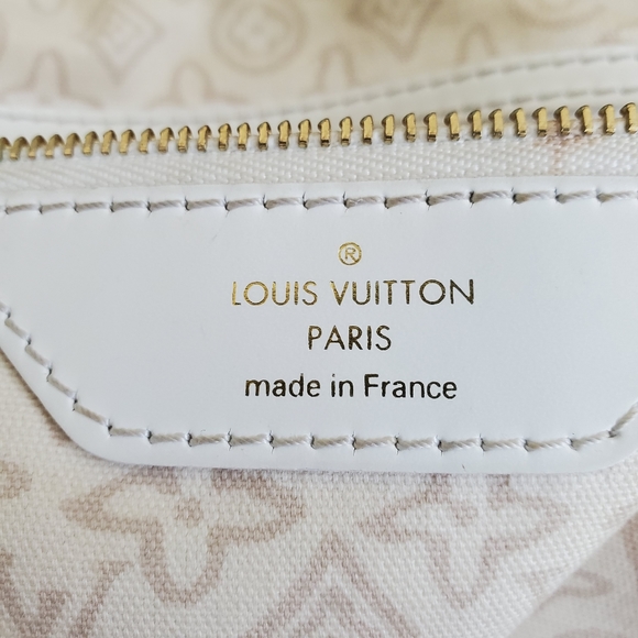 Louis Vuitton - Picture 3 of 10